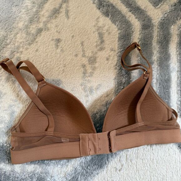 Lively All-Day Deep V No-Wire in Latte 34 NWOT - Picture 3 of 7